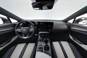 Lexus NX bild 13