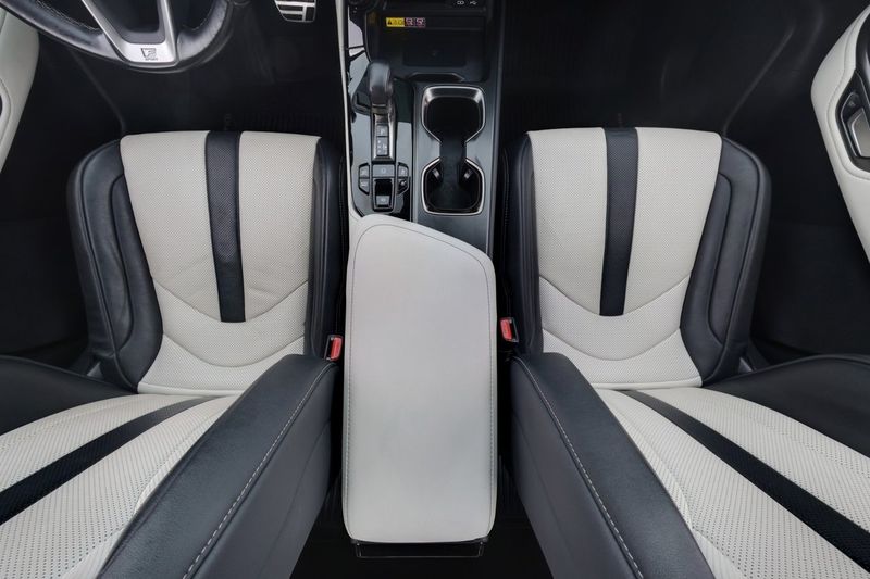 Lexus NX bild 14