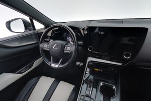 Lexus NX bild 15