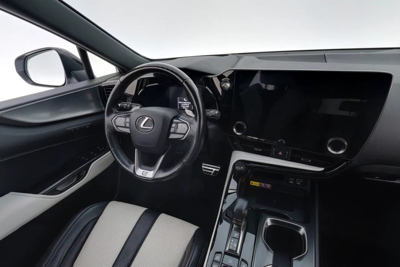 Vehicle image 14