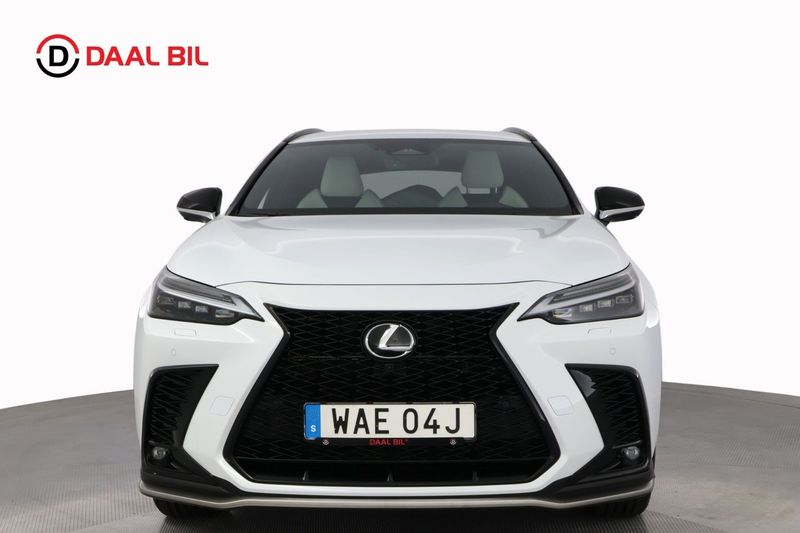 Lexus NX bild 2
