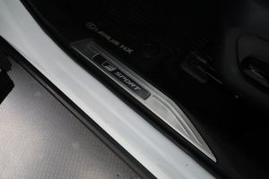 Lexus NX bild 25