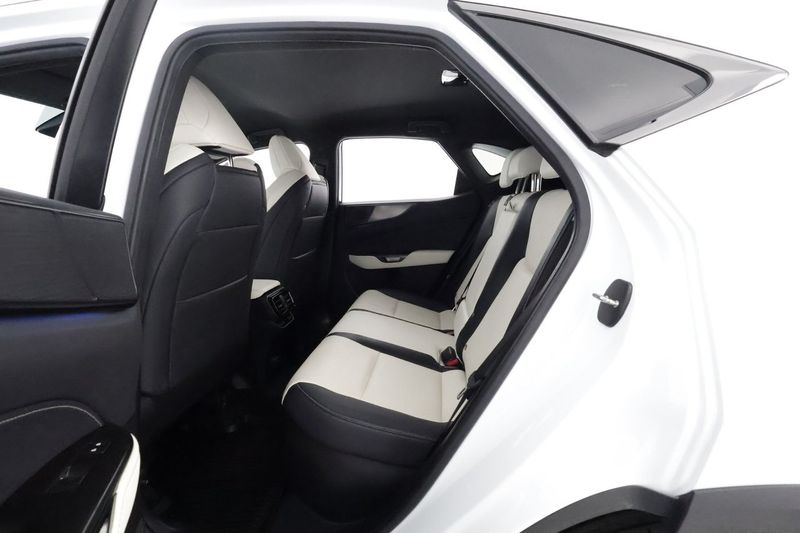 Lexus NX bild 12