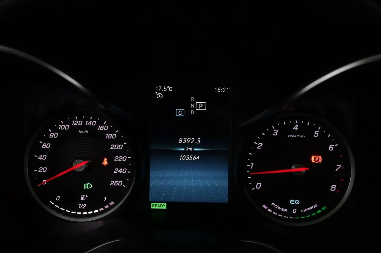 Vehicle image 15
