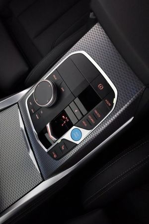 BMW i4 bild 24