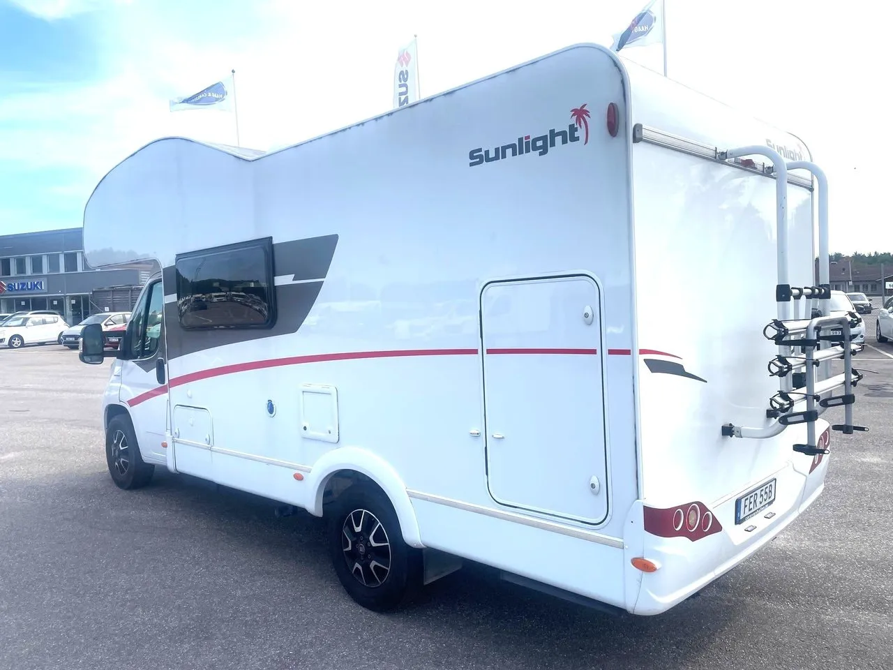 Vehicle image 17