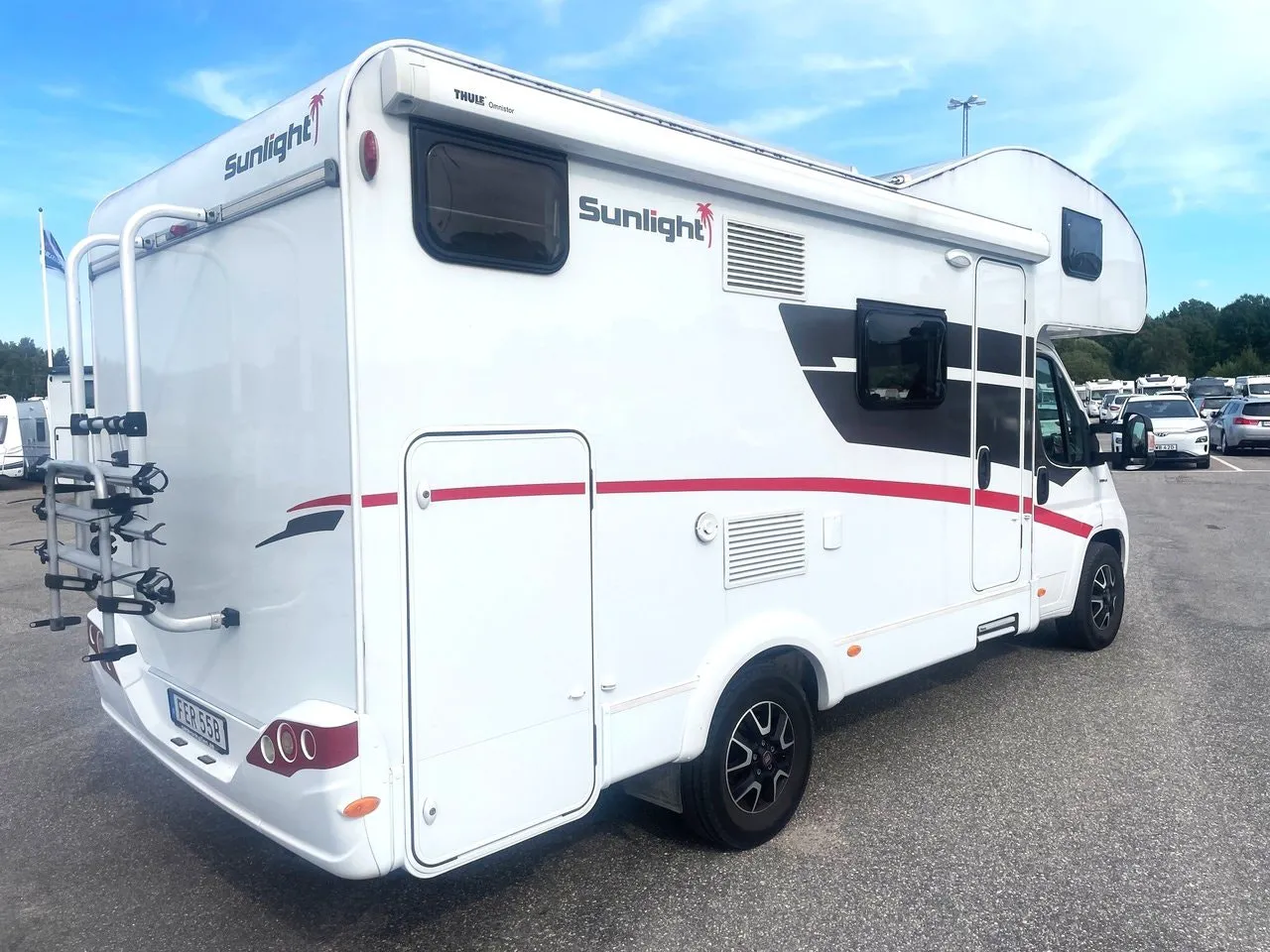 Vehicle image 15