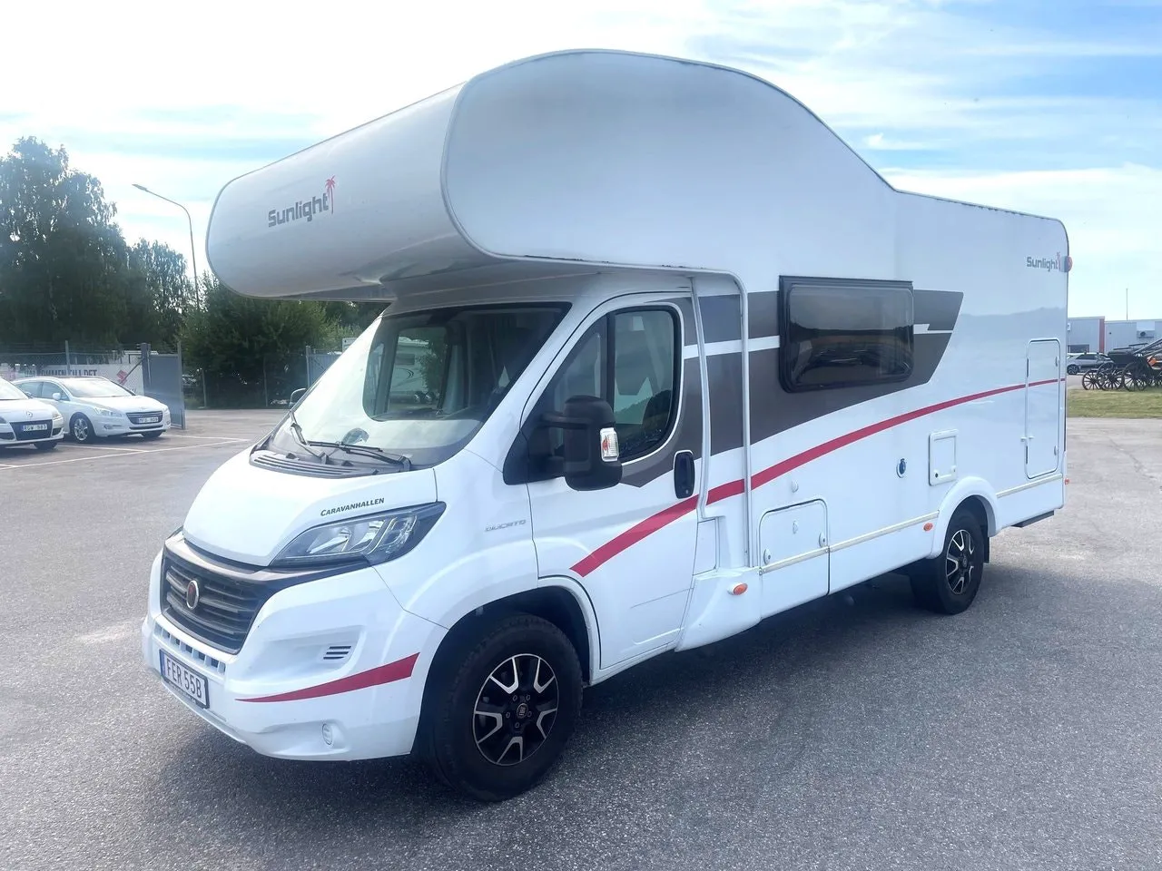 Vehicle image 16