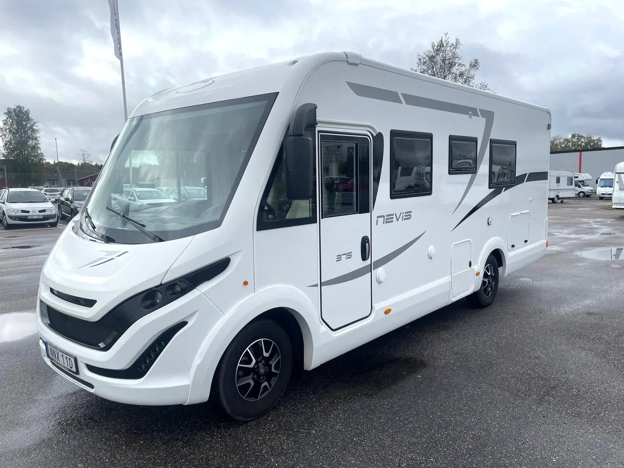 Vehicle image 26