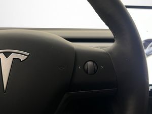 Tesla Model 3 bild 16