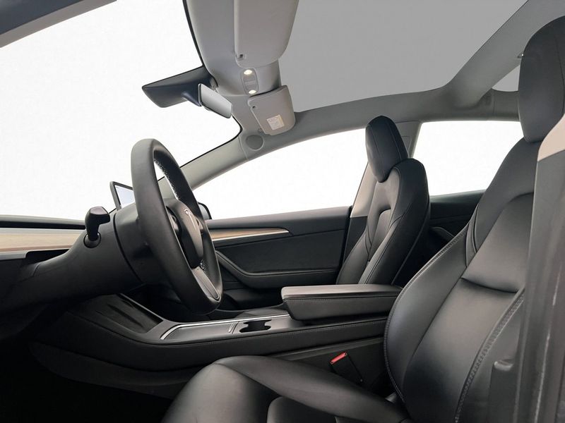 Tesla Model 3 bild 11