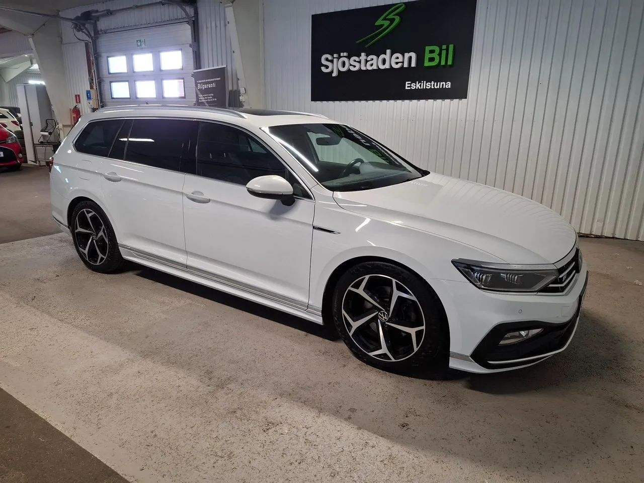 Vehicle image 6
