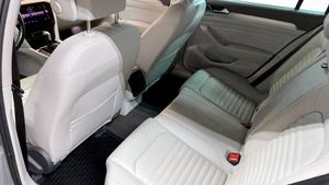 Volkswagen Passat bild 11