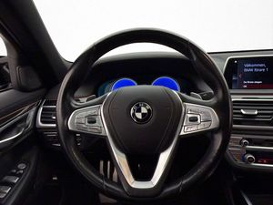 BMW 750 bild 15