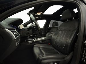 BMW 750 bild 12