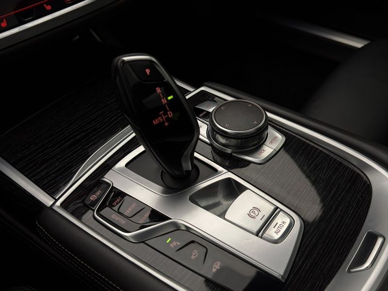 BMW 750 bild 28