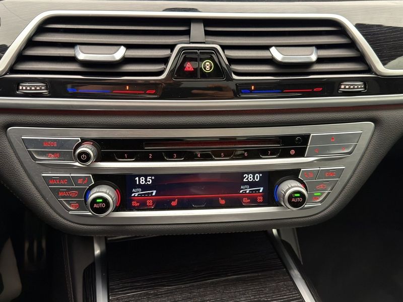 BMW 750 bild 27