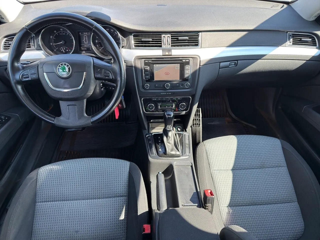 Vehicle image 18