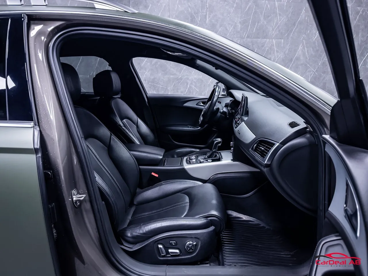 Vehicle image 14