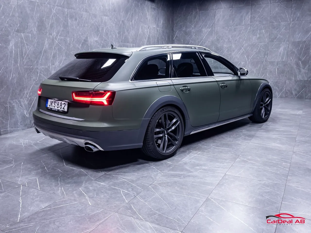 Vehicle image 6