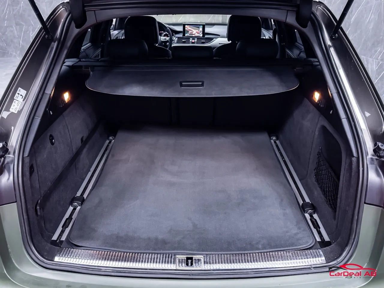 Vehicle image 16