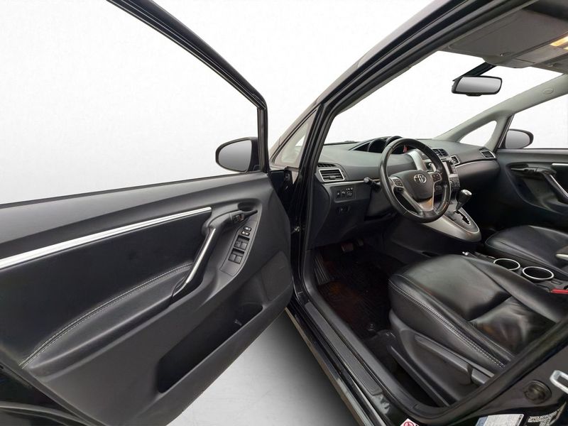 Toyota Verso bild 8