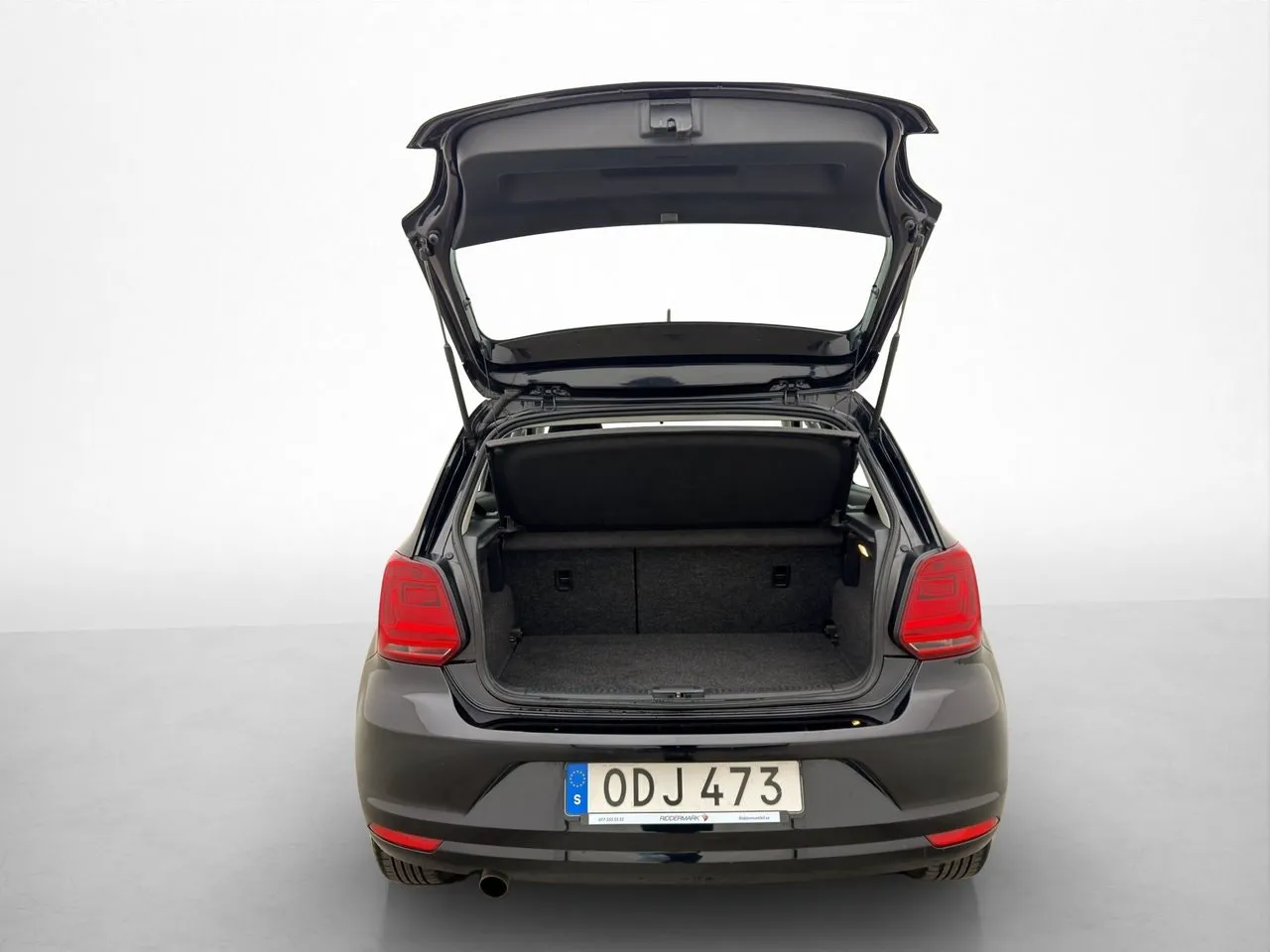 Vehicle image 16