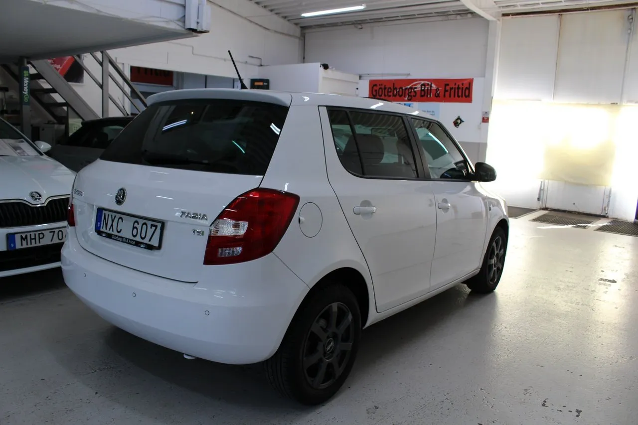 Vehicle image 5