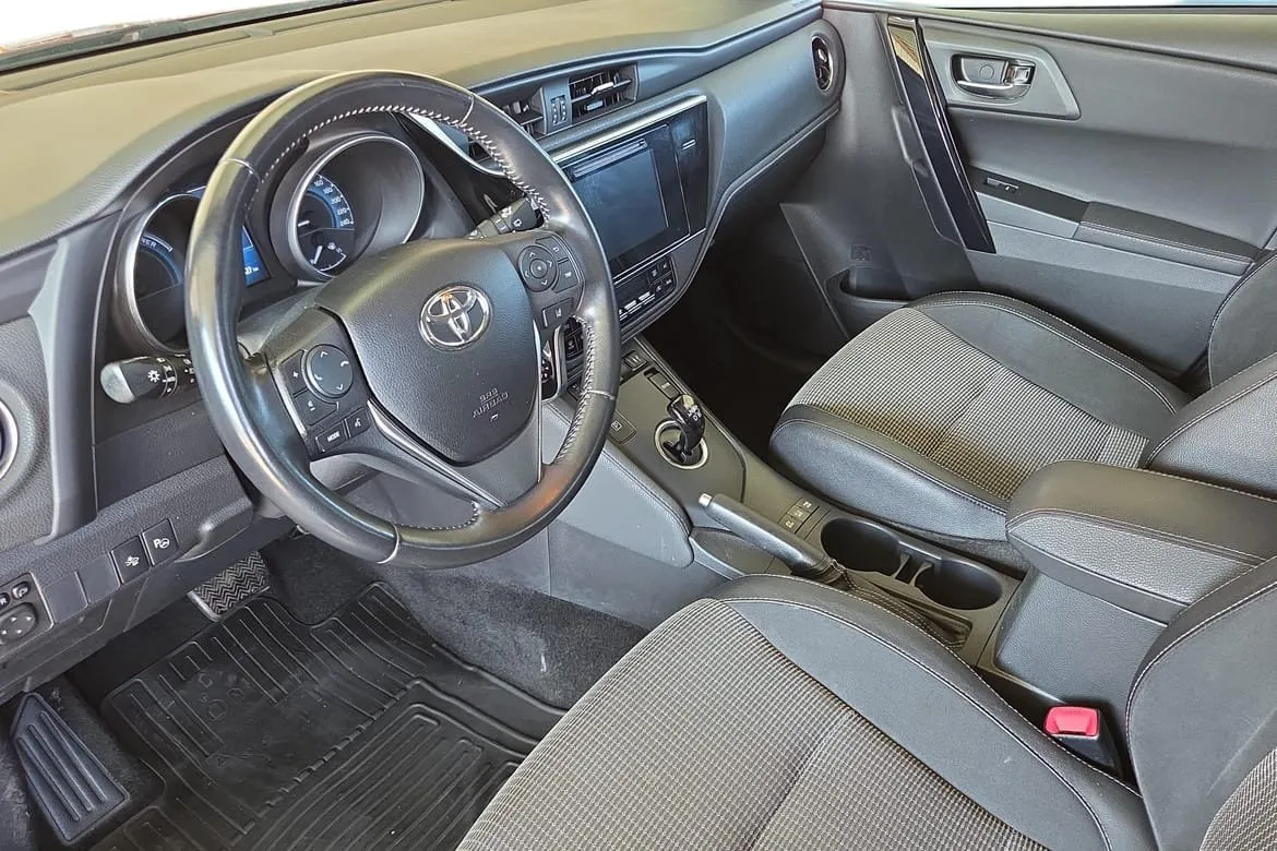 Vehicle image 9