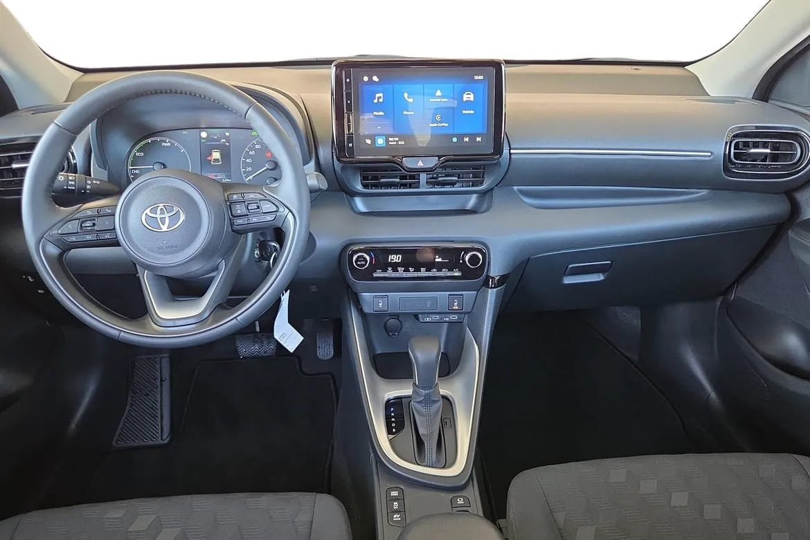 Vehicle image 10