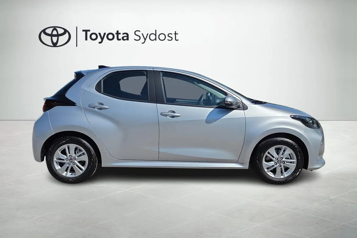 Vehicle image 6
