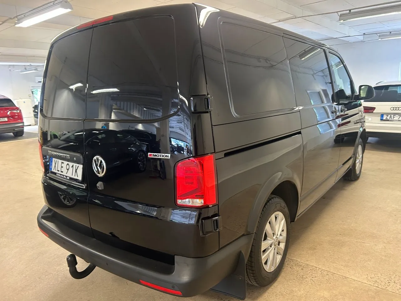 Vehicle image 4