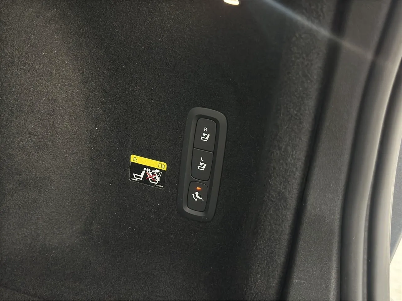 Vehicle image 34