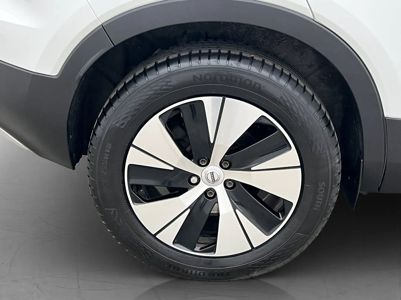 Vehicle image 30