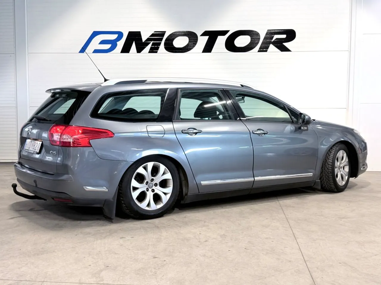 Vehicle image 7
