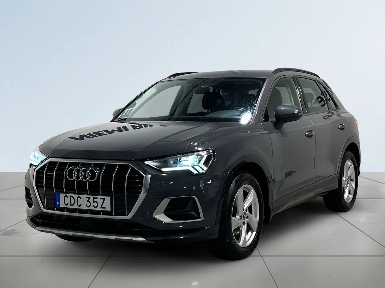 Vehicle image 15