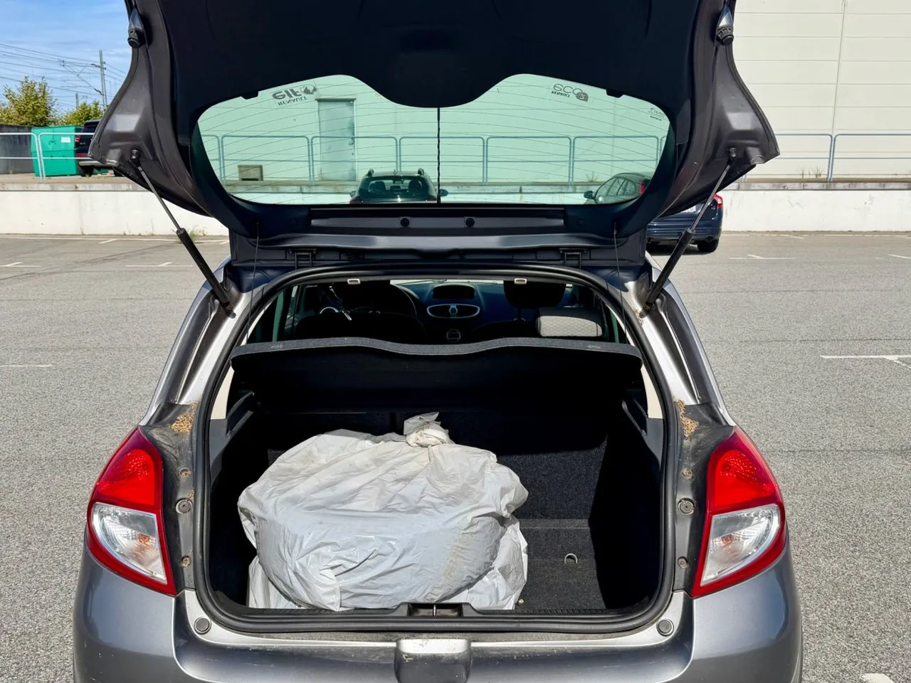 Vehicle image 7