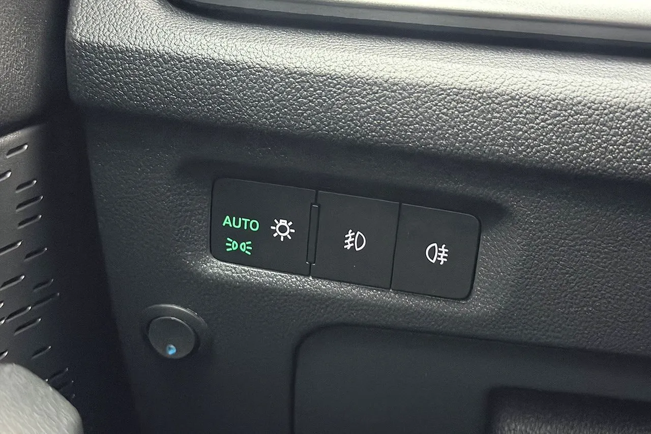 Vehicle image 28