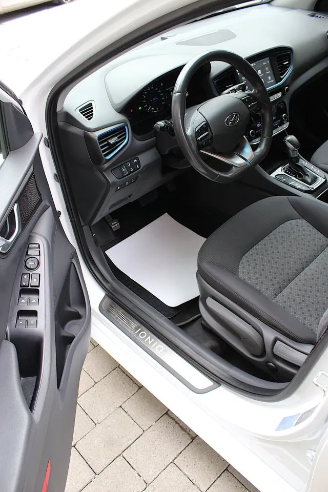 Vehicle image 30
