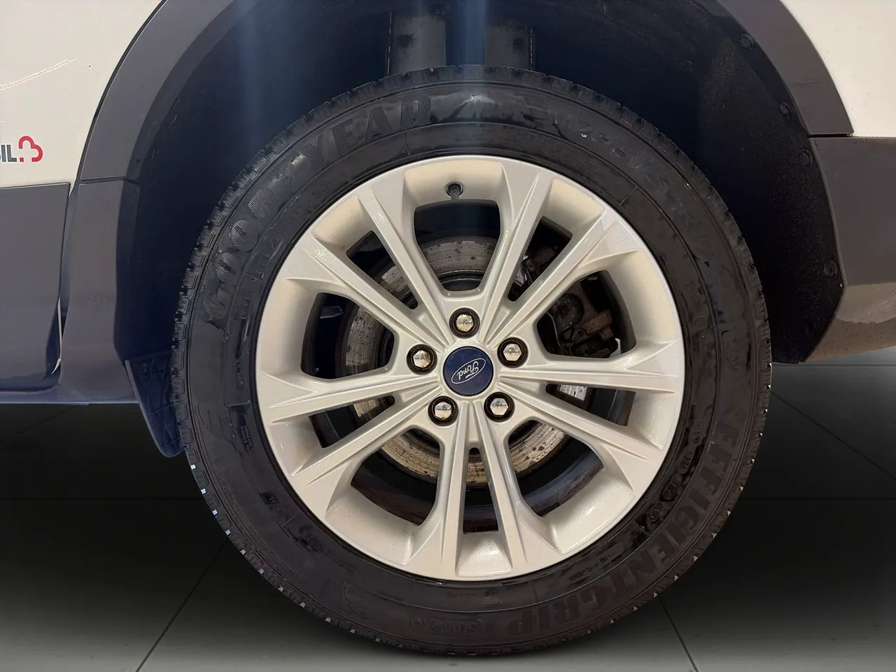 Vehicle image 13