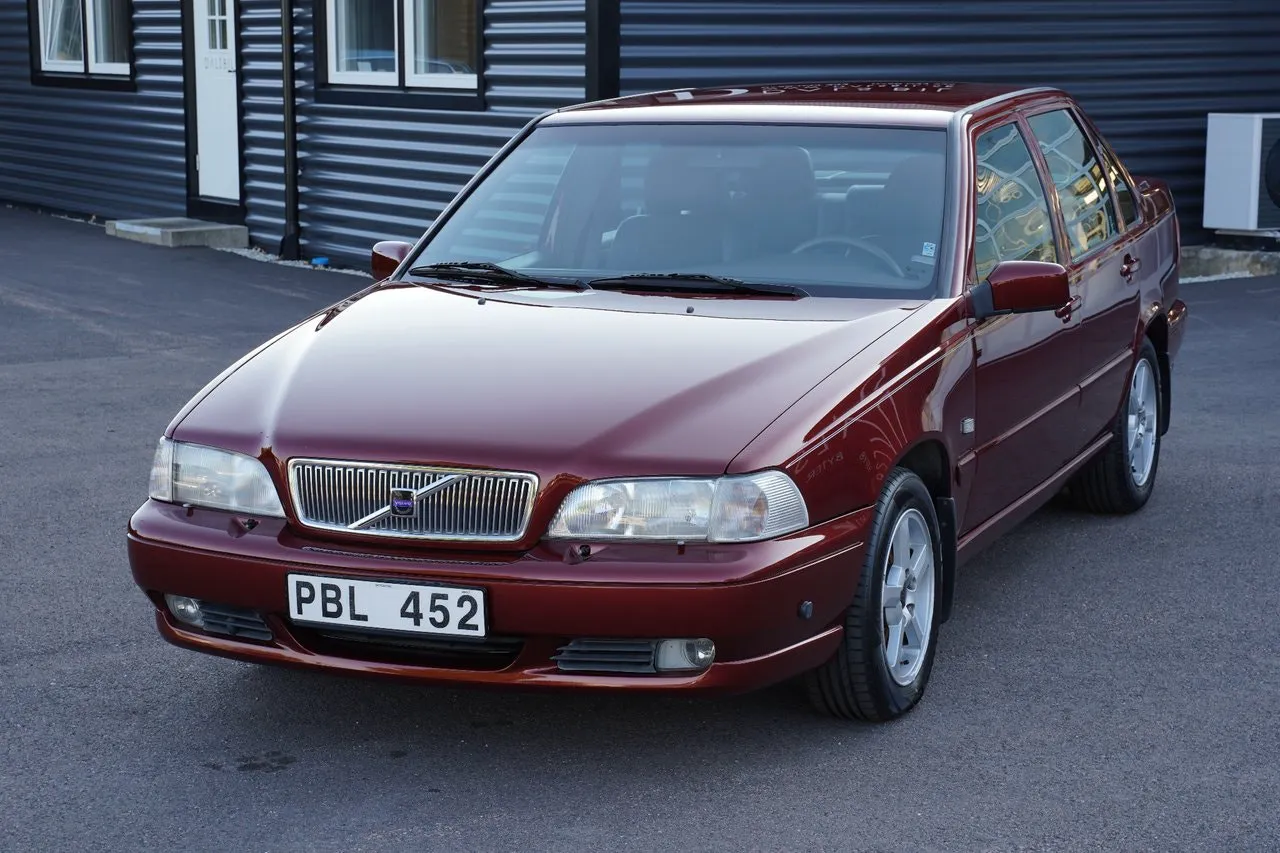 Vehicle image 26