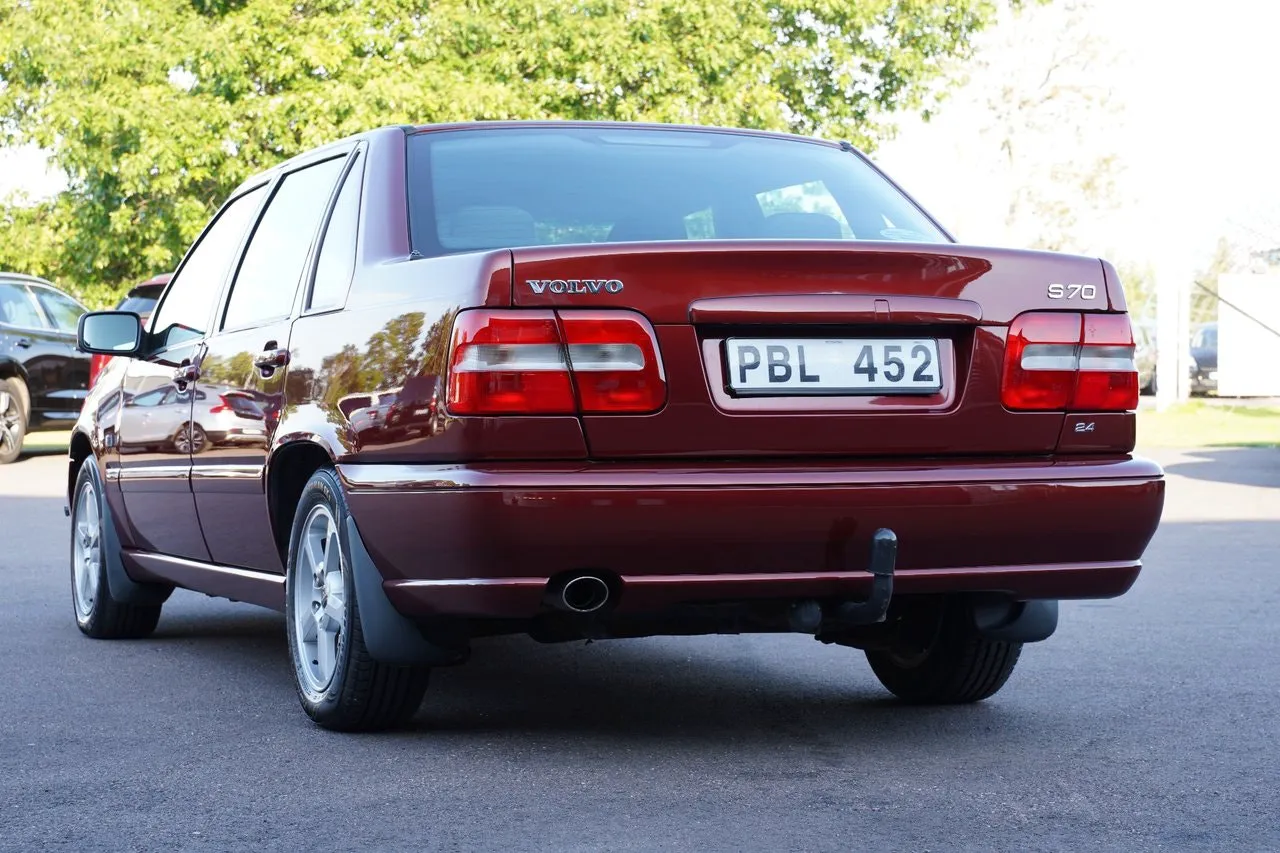 Vehicle image 25