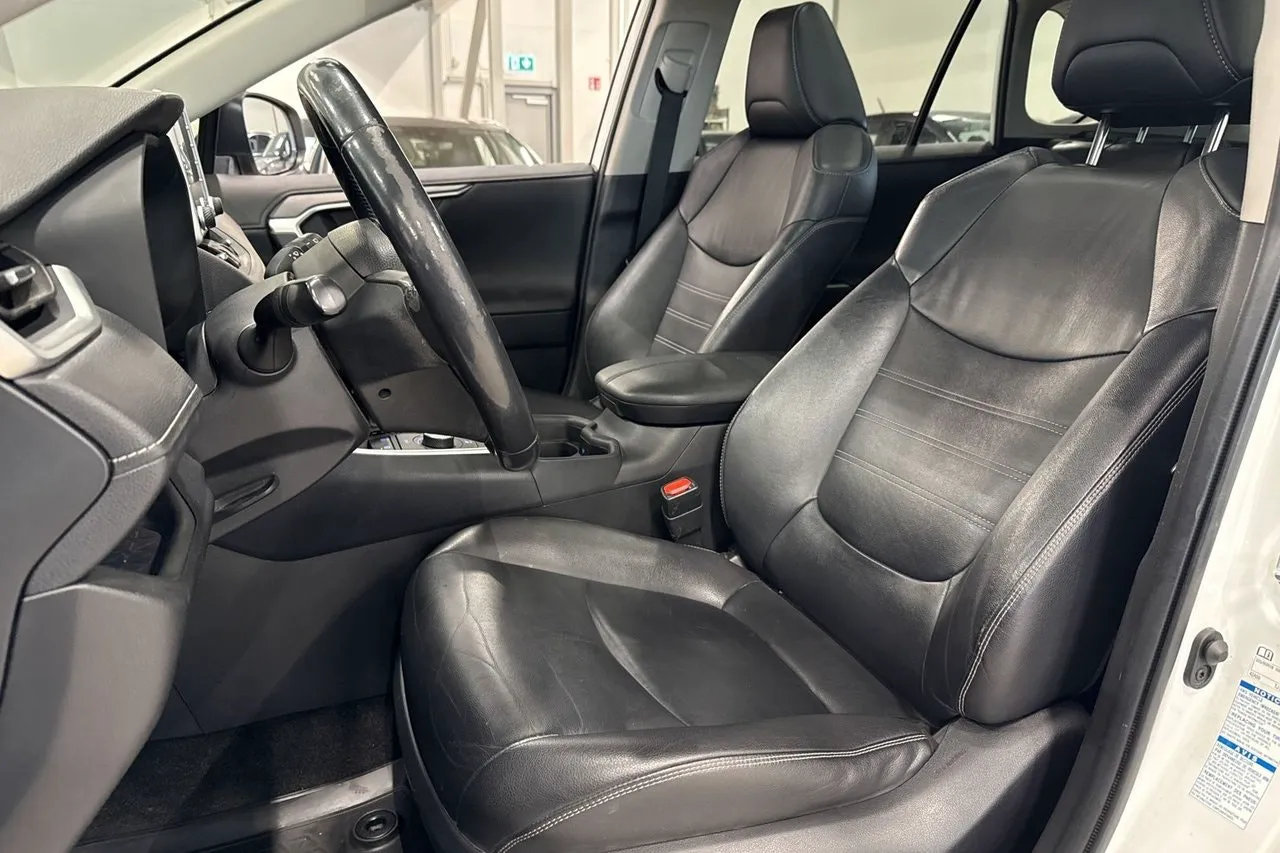 Vehicle image 21