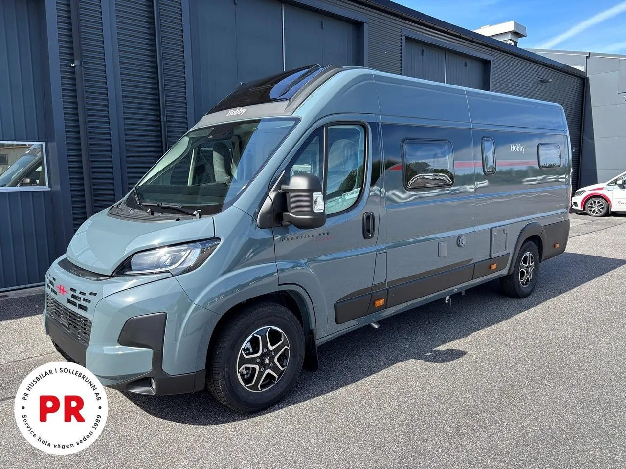 Vehicle image 10