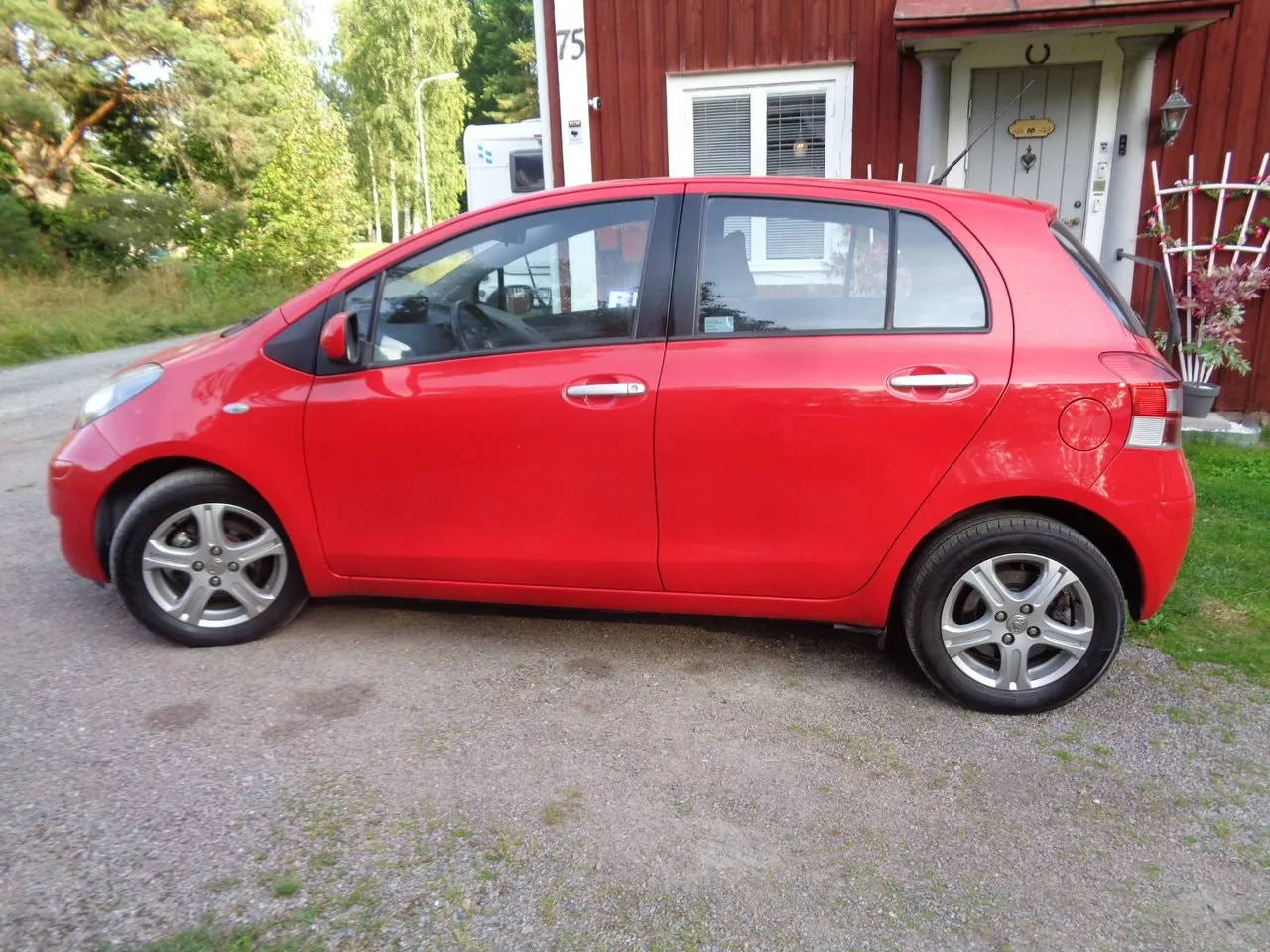 Vehicle image 10