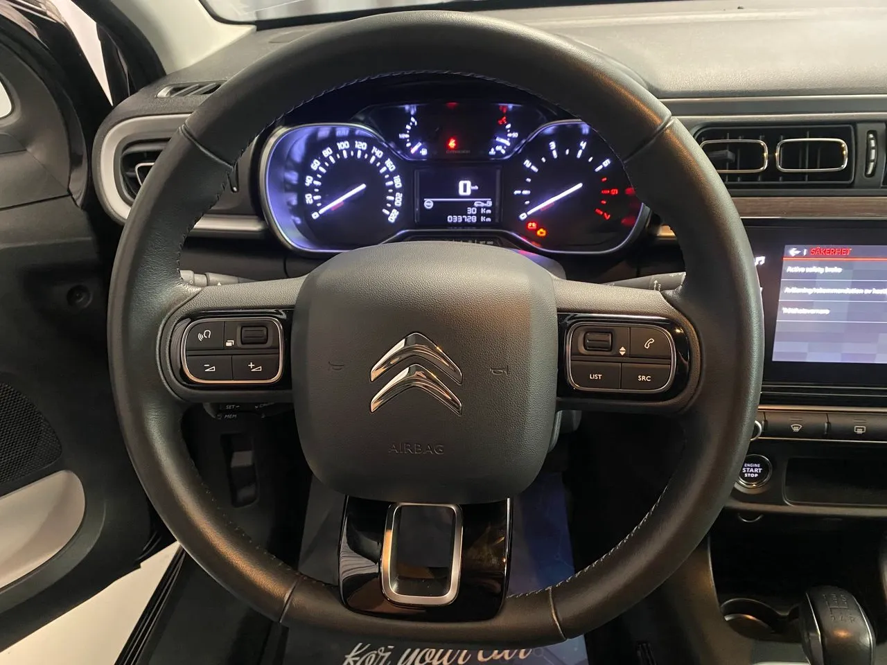 Vehicle image 16