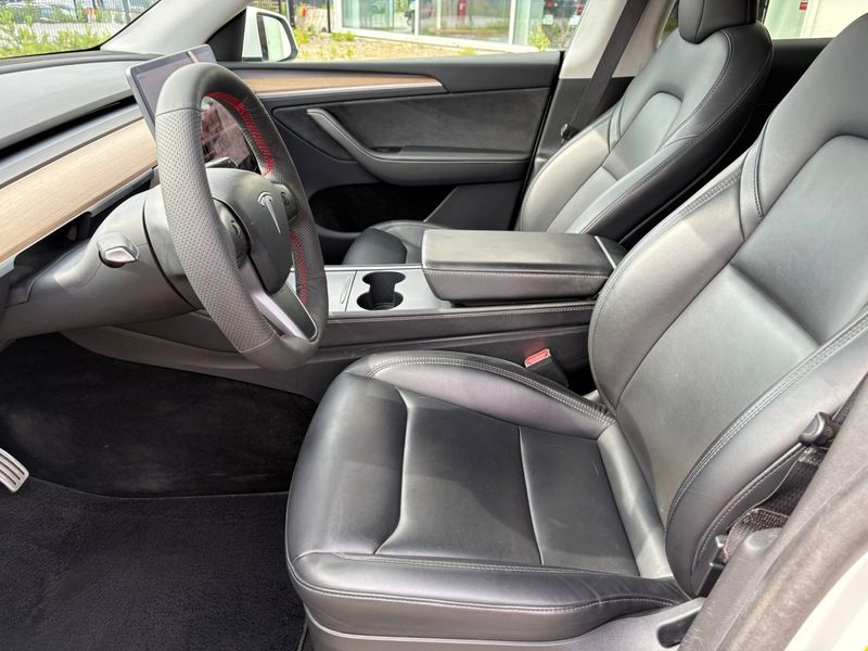 Tesla Model Y bild 6