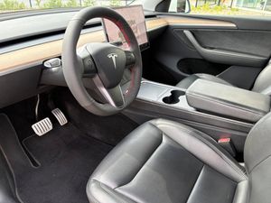 Tesla Model Y bild 5