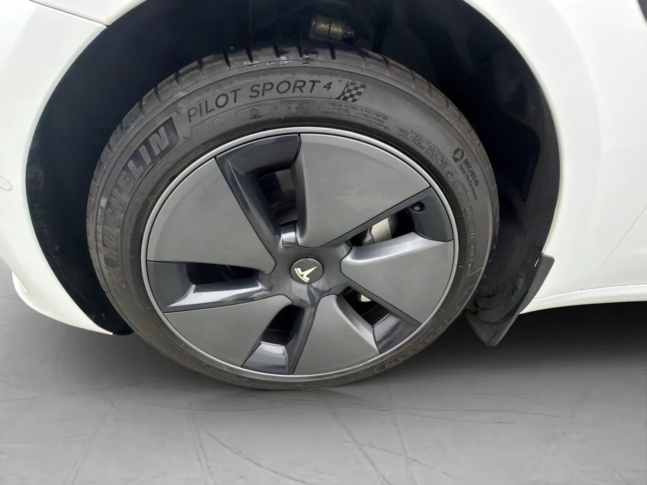 Vehicle image 26