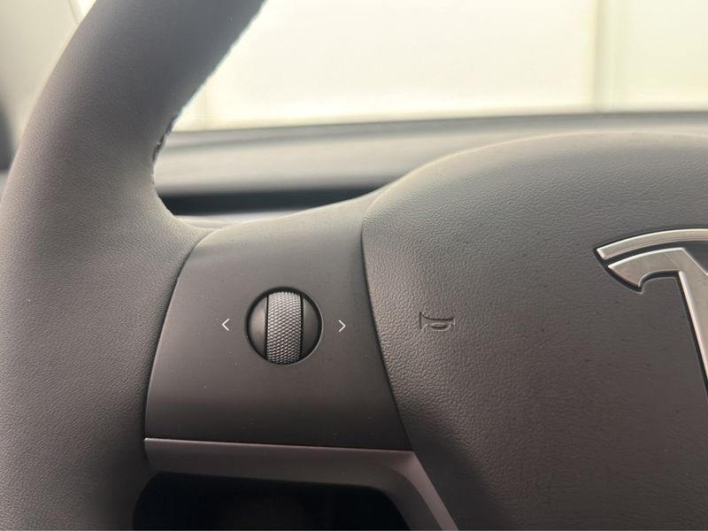 Tesla Model 3 bild 25